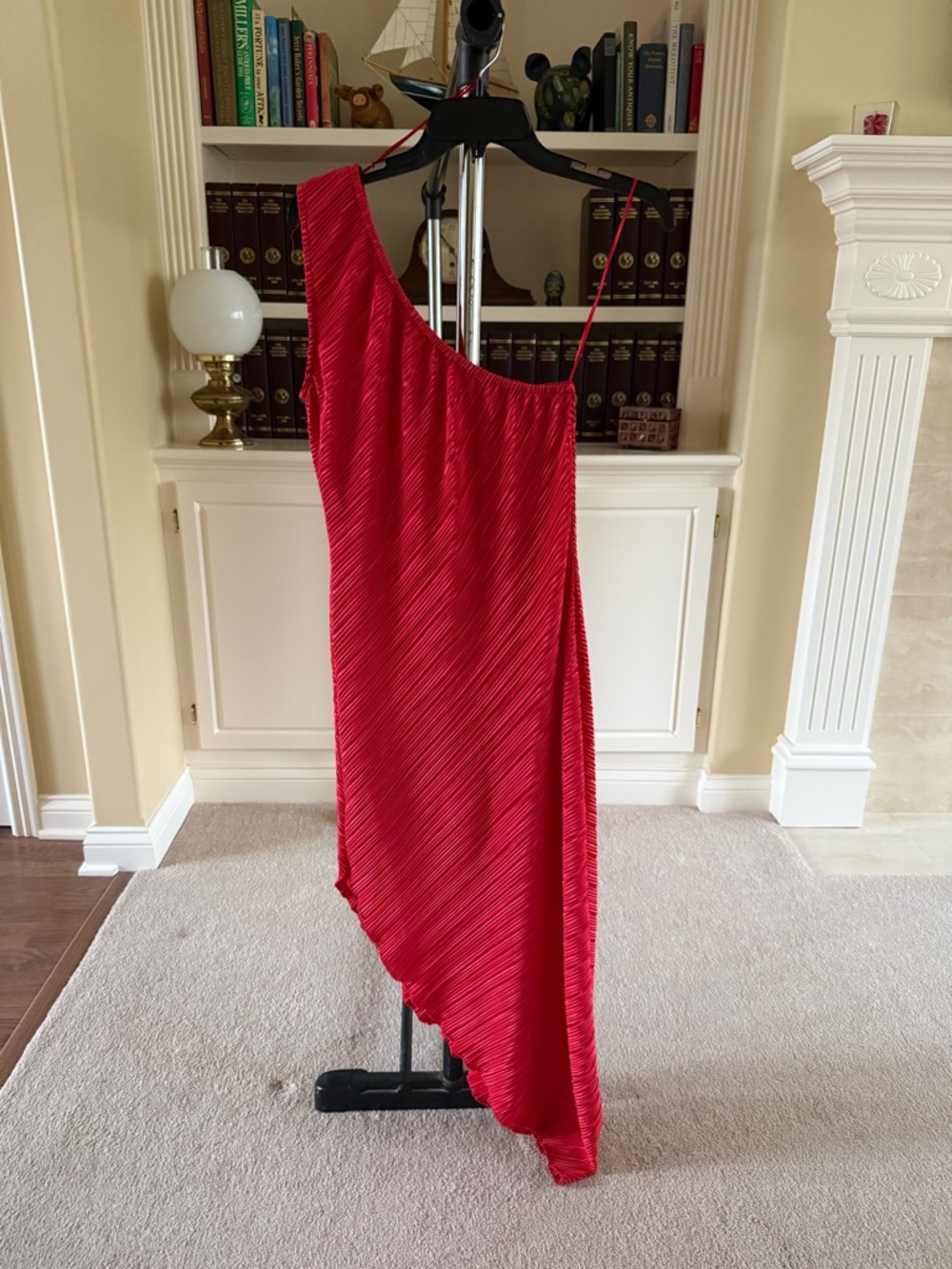 Kirious Los Angeles One Shoulder Neckline Dress